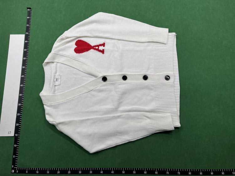 Zdjęcie QC 3 z 4 — Ami Paris Ami de Coeur Cardigan [21 styles]