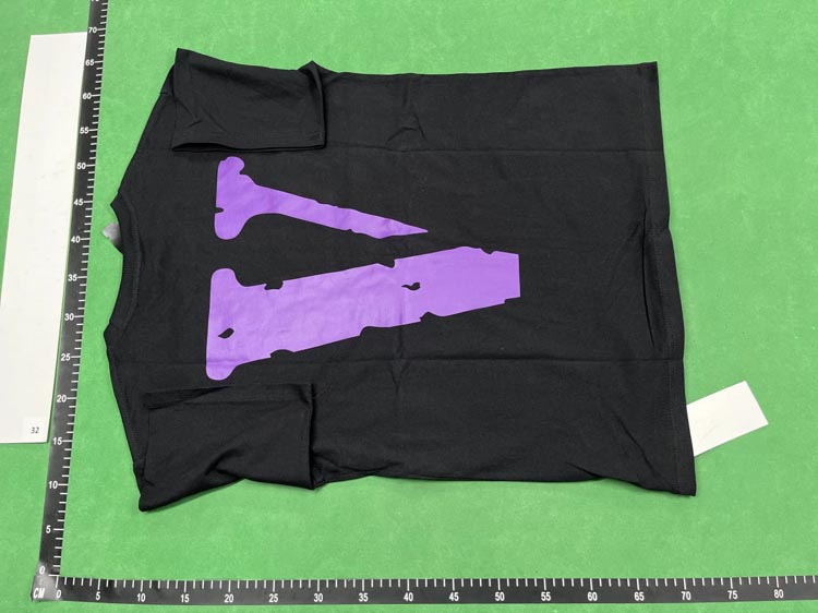 Zdjęcie QC 4 z 4 — Vlone V Logo T-Shirt [40 styles]