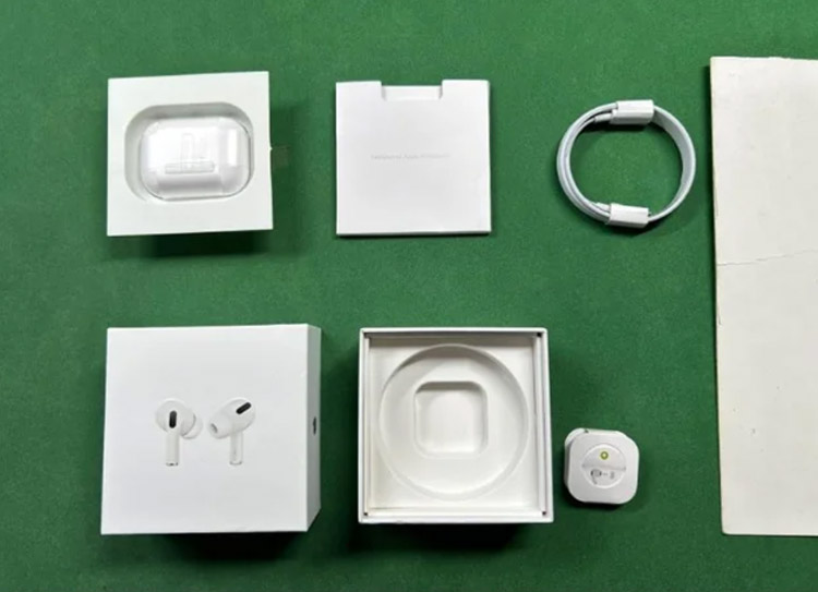 Zdjęcie QC 1 z 1 — Apple AirPods (3rd Generation) Wireless Earbuds