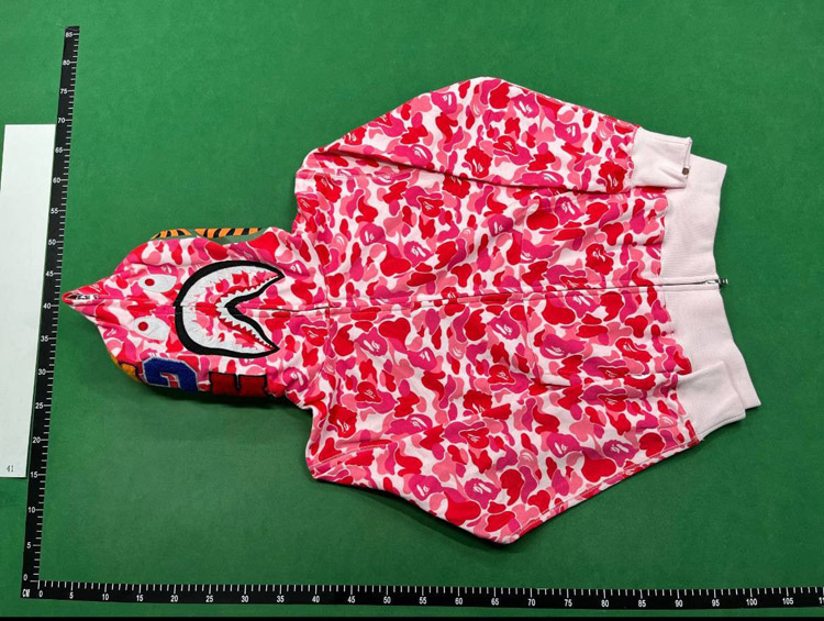 Zdjęcie QC 2 z 4 — A BATHING APE ABC Camo Shark Hooded Zip-Up Jacket