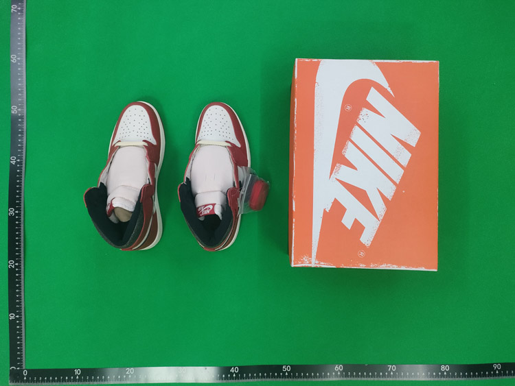 Zdjęcie QC 2 z 2 — Nike Air Jordan 1 High Sneakers