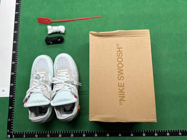 Zdjęcie QC 6 z 6 — Nike Air Force 1 Off-White Collaboration Sneakers
