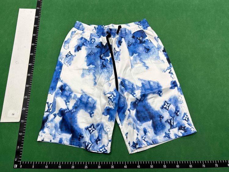 Zdjęcie QC 3 z 4 — Louis Vuitton Monogram Print Swim Shorts