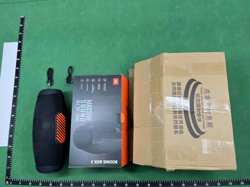 Zdjęcie QC 1 z 1 — JBL Flip 6 Portable Bluetooth Speaker