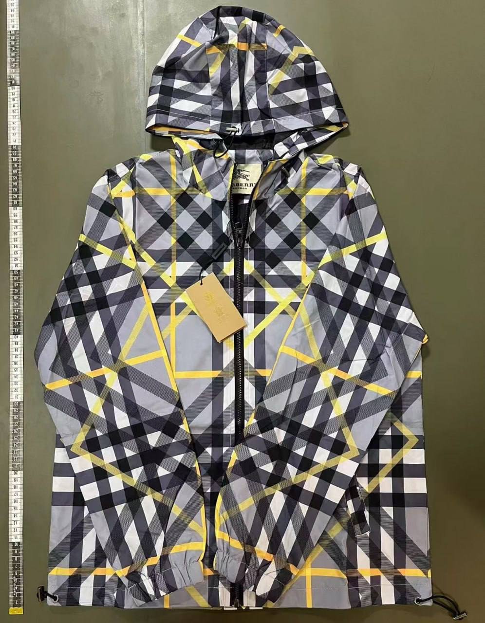 Zdjęcie QC 1 z 1 — Burberry Vintage Check Raglan Sleeve Windbreaker Jacket