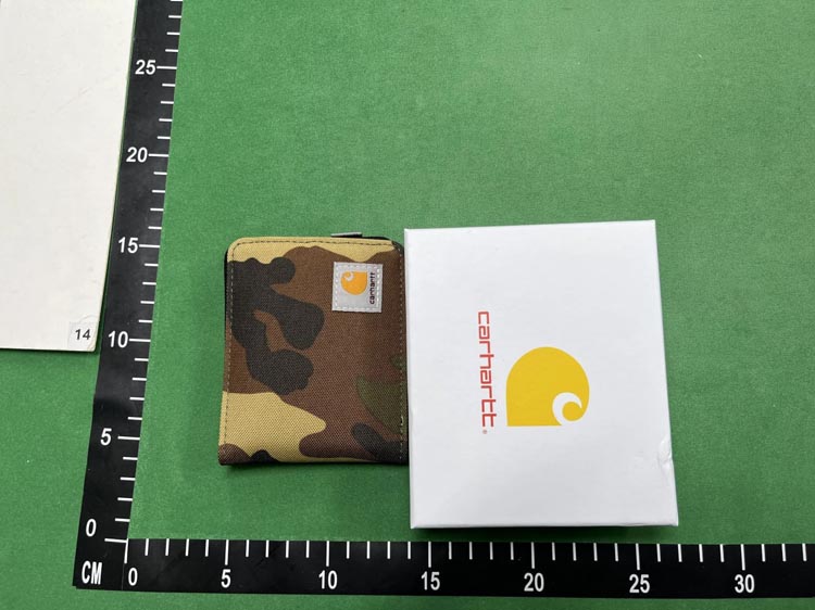 Zdjęcie QC 3 z 4 — Supreme, BAPE, Carhartt, Patagonia Bifold Wallets [36 styles]