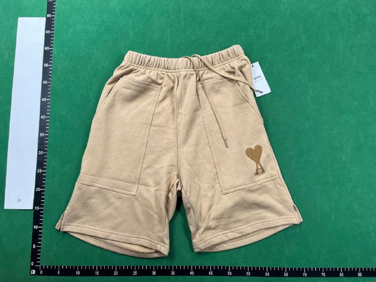 Zdjęcie QC 1 z 4 — Ami Paris Heart Logo Drawstring Shorts [32 styles]