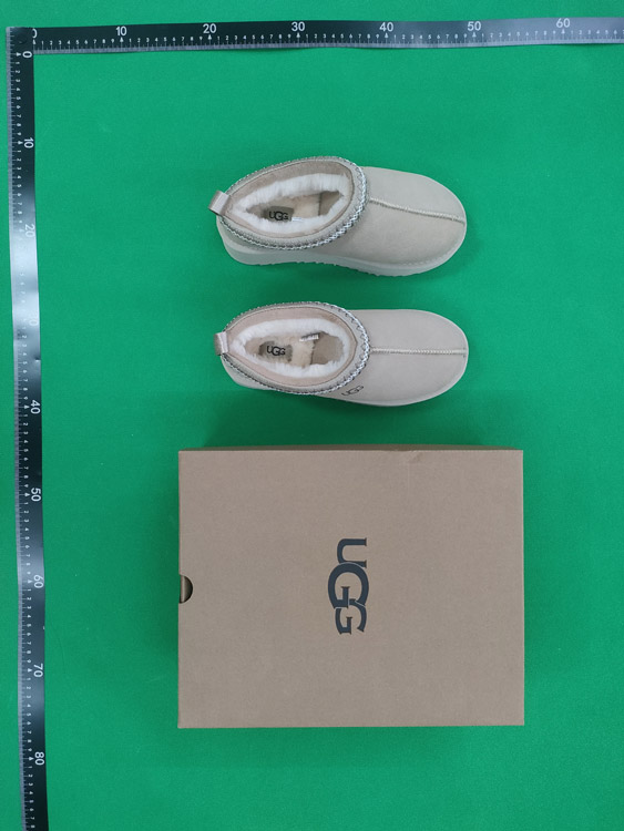 Zdjęcie QC 2 z 2 — UGG Classic Mini Bailey Button Boots [26 styles]