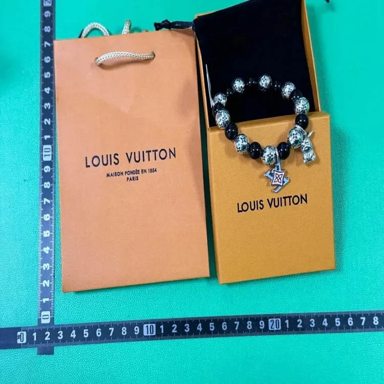 Zdjęcie QC 1 z 1 — Louis Vuitton Monogram Beaded Bracelet