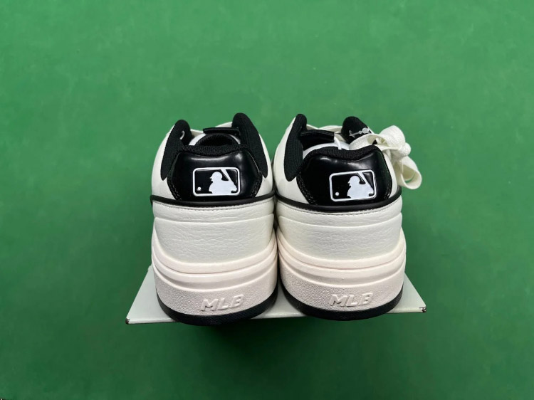 Zdjęcie QC 1 z 4 — MLB New York Yankees B22 Sneakers [34 styles]