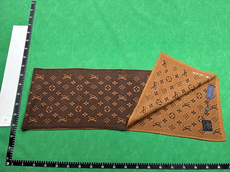 Zdjęcie QC 3 z 3 — Louis Vuitton Damier Azur Knit Scarf and Beanie Set [22 styles]