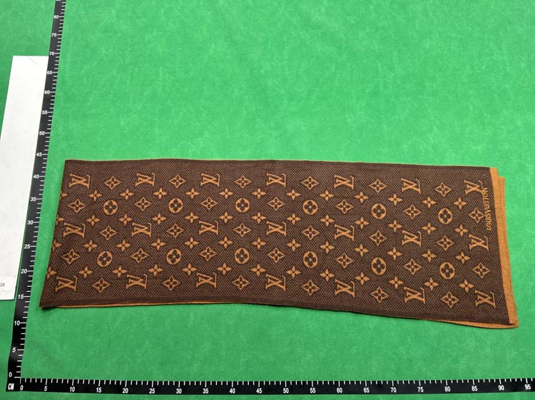 Zdjęcie QC 1 z 3 — Louis Vuitton Damier Azur Knit Scarf and Beanie Set [22 styles]