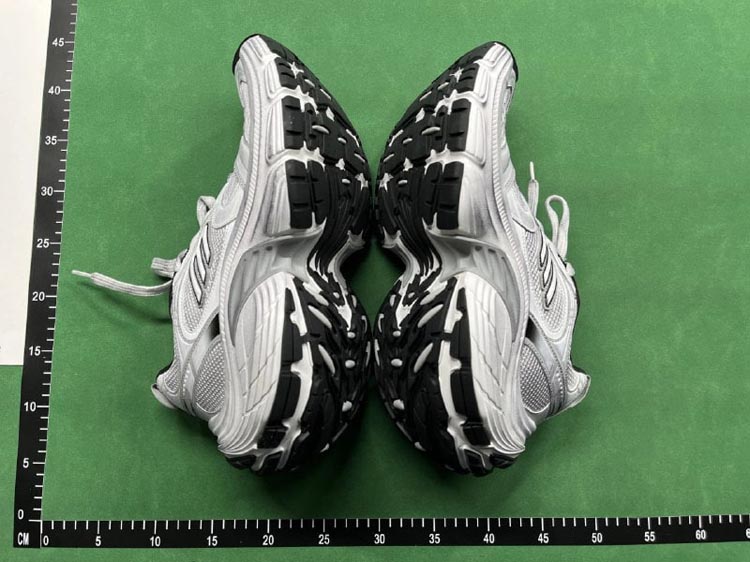 Zdjęcie QC 1 z 4 — Maison Margiela MM6 Split-Toe Sneakers [34 styles]