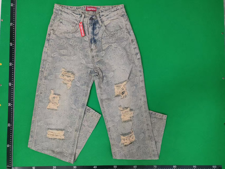 Zdjęcie QC 2 z 4 — Amiri Distressed Denim Jeans [1 style]