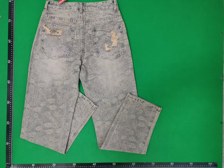 Zdjęcie QC 3 z 4 — Amiri Distressed Denim Jeans [1 style]