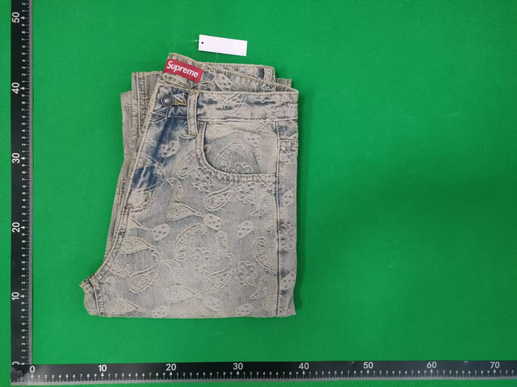 Zdjęcie QC 4 z 4 — Amiri Distressed Denim Jeans [1 style]