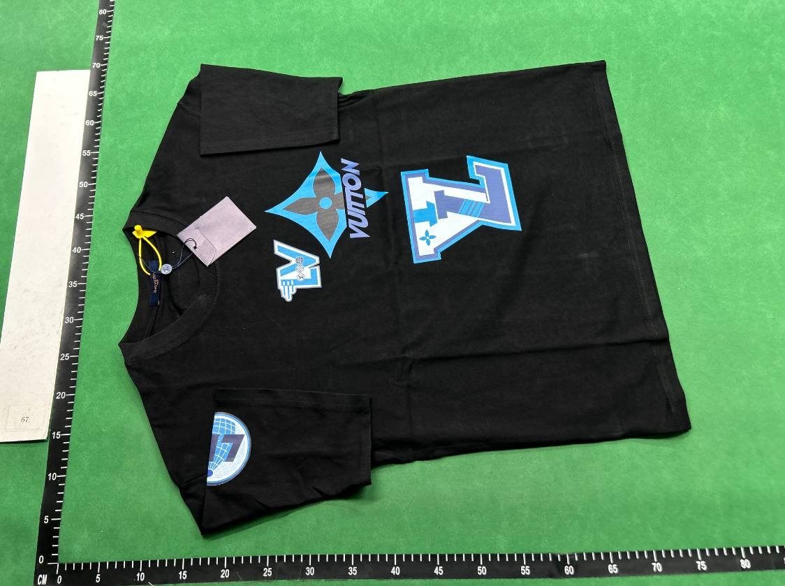 Zdjęcie QC 1 z 1 — Louis Vuitton Graphic Print T-Shirts [11 styles]