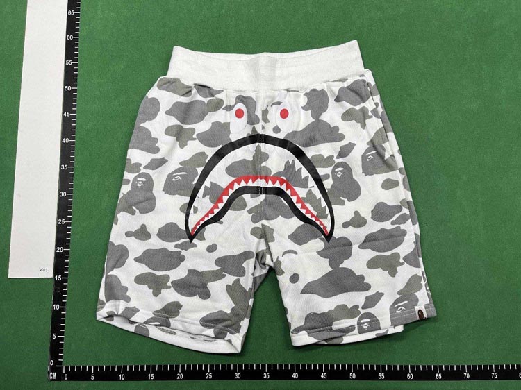 Zdjęcie QC 2 z 4 — A BATHING APE Shark Camo Shorts [27 styles]