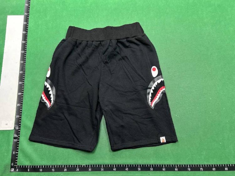 Zdjęcie QC 1 z 4 — A BATHING APE Shark Camo Shorts [27 styles]