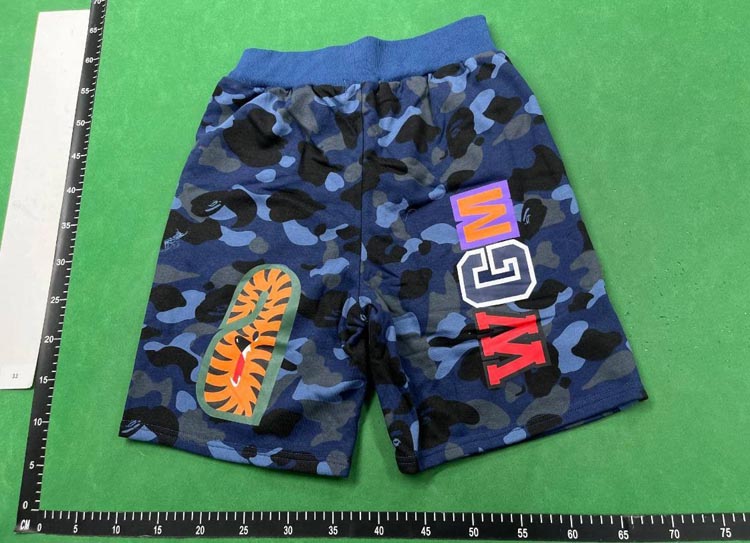 Zdjęcie QC 3 z 4 — A BATHING APE Shark Camo Shorts [27 styles]