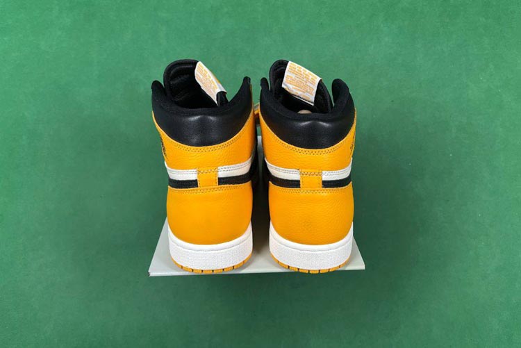 Zdjęcie QC 2 z 3 — Nike Air Jordan 1 High Sneakers [31 styles]