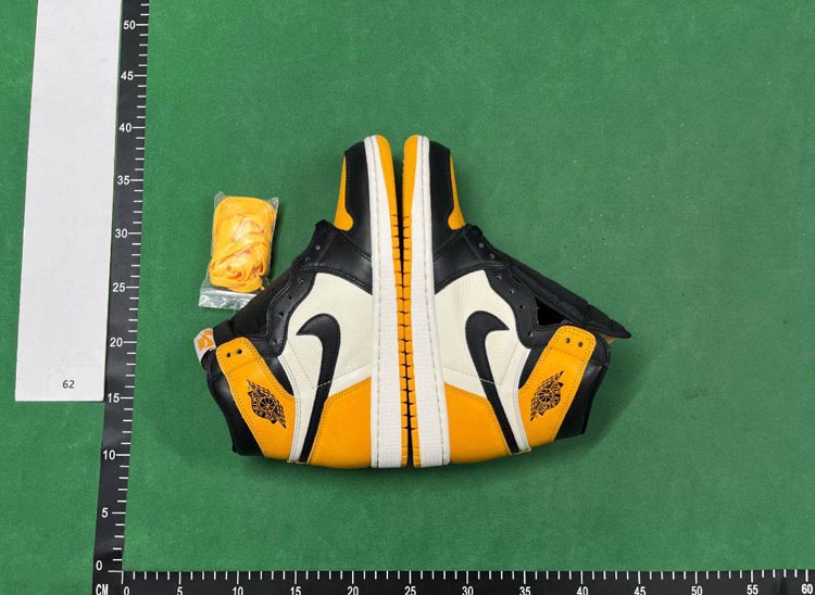 Zdjęcie QC 1 z 3 — Nike Air Jordan 1 High Sneakers [31 styles]