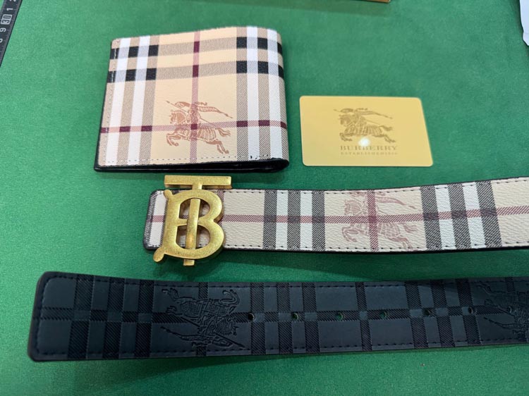 Zdjęcie QC 2 z 3 — Burberry Horseferry Check Belt [40 styles]