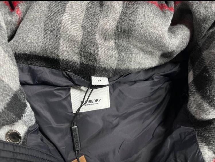 Zdjęcie QC 2 z 4 — Burberry Check-Lined Hooded Puffer Jacket