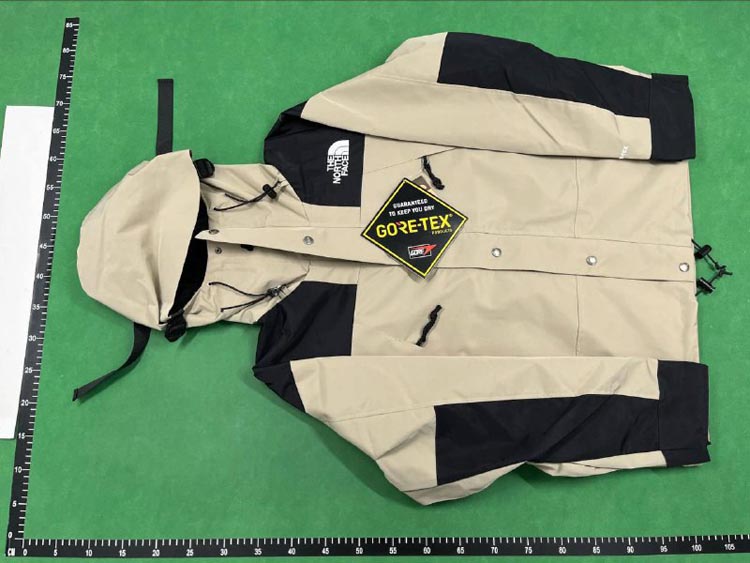 Zdjęcie QC 3 z 3 — The North Face Mountain Light Jacket [26 styles]