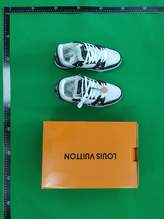 Zdjęcie QC 2 z 2 — Louis Vuitton Trainer Sneakers [15 styles]