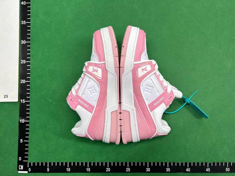 Zdjęcie QC 4 z 4 — Louis Vuitton Archlight Sneakers [20 styles]