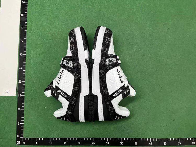 Zdjęcie QC 1 z 4 — Louis Vuitton Archlight Sneakers [20 styles]