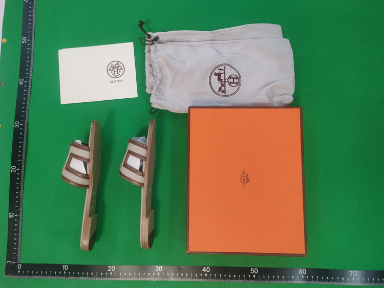 Zdjęcie QC 2 z 2 — Hermès Oran Slide Sandals [35 styles]
