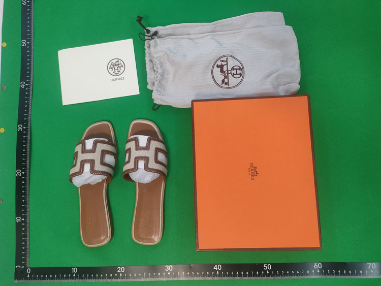Zdjęcie QC 1 z 2 — Hermès Oran Slide Sandals [35 styles]