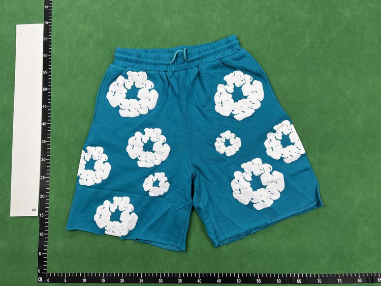 Zdjęcie QC 4 z 4 — Comme des Garçons PLAY Scrunchie-Print T-Shirt/Shorts Set [24 styles]