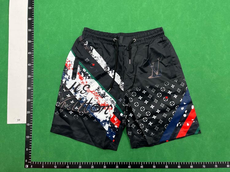 Zdjęcie QC 1 z 4 — Louis Vuitton Monogram Multicolor Swim Shorts [2 styles]