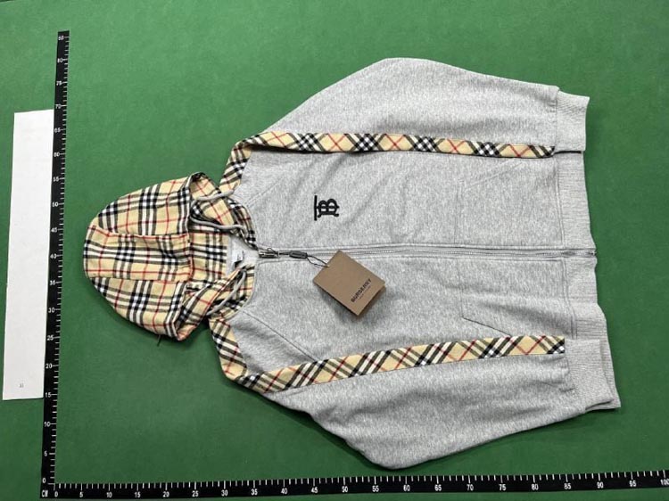 Zdjęcie QC 1 z 4 — Burberry Classic Logo Hoodies & Zip-Up Sweatshirts [40 styles]