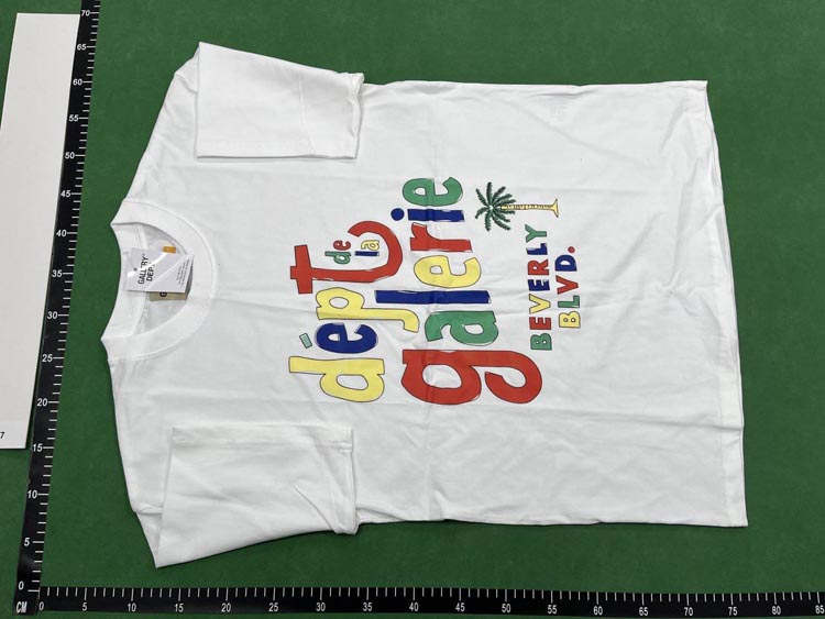 Zdjęcie QC 3 z 4 — Dépt. de la Galerie T-Shirt [36 styles]