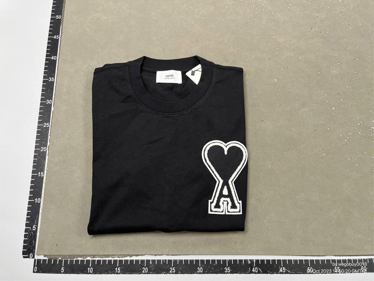 Zdjęcie QC 1 z 2 — Ami Paris Heart Logo T-Shirt [24 styles]
