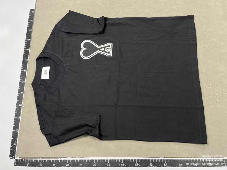 Zdjęcie QC 2 z 2 — Ami Paris Heart Logo T-Shirt [24 styles]