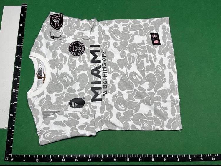 Zdjęcie QC 1 z 3 — BAPE x Inter Miami CF Camo T-Shirt [3 styles]