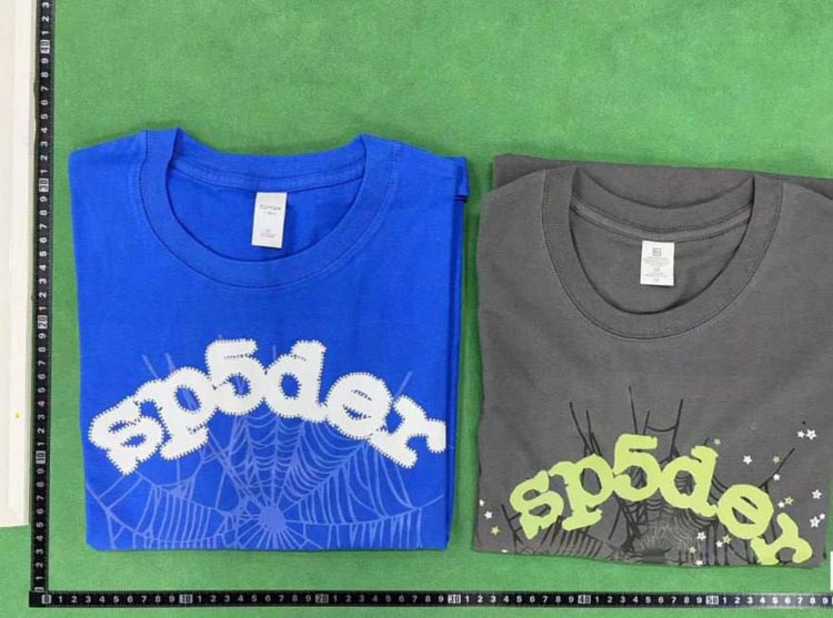 Zdjęcie QC 1 z 3 — Spider Web Graphic T-Shirt [40 styles]