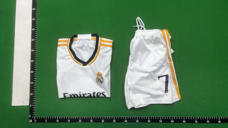 Zdjęcie QC 9 z 14 — Real Madrid 2023-24 Home Kit (Vini Jr. #7) Sports Jersey/Shorts/Socks/Shin Guards [33 styles]