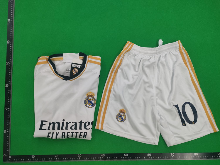 Zdjęcie QC 11 z 14 — Real Madrid 2023-24 Home Kit (Vini Jr. #7) Sports Jersey/Shorts/Socks/Shin Guards [33 styles]