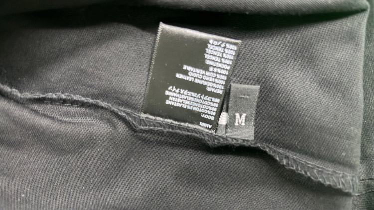 Zdjęcie QC 4 z 4 — AMIRI Distressed Logo T-Shirt [2 styles]