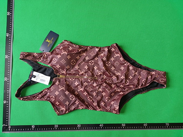 Zdjęcie QC 1 z 1 — Louis Vuitton Monogram Gradient Bodysuit [38 styles]