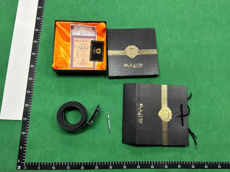 Zdjęcie QC 1 z 3 — Amiri Logo Buckle Leather Belt [40 styles]