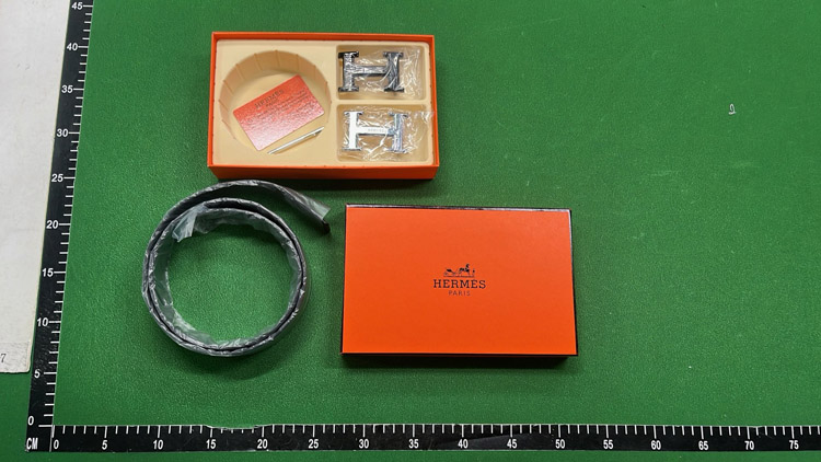 Zdjęcie QC 3 z 5 — Hermès Constance Belt with Interchangeable H Buckles [18 styles]
