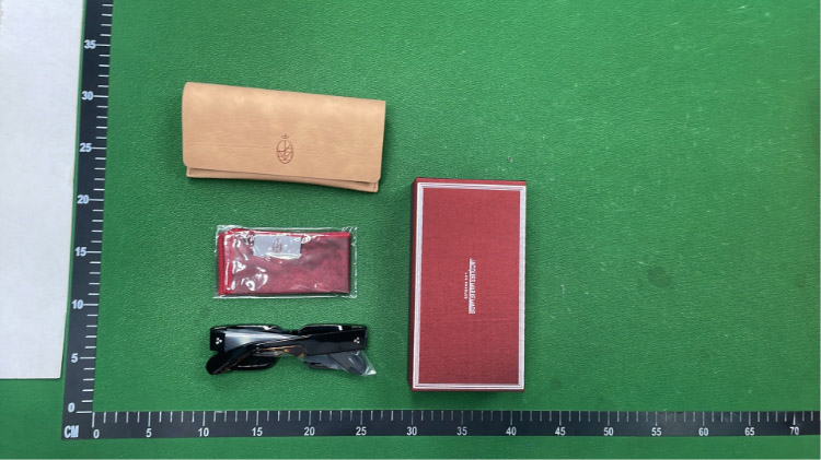 Zdjęcie QC 4 z 6 — Prada PR 02YS Sunglasses [6 styles]