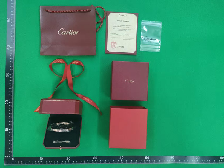 Zdjęcie QC 2 z 2 — Cartier Love Bracelet Bangle [3 styles]